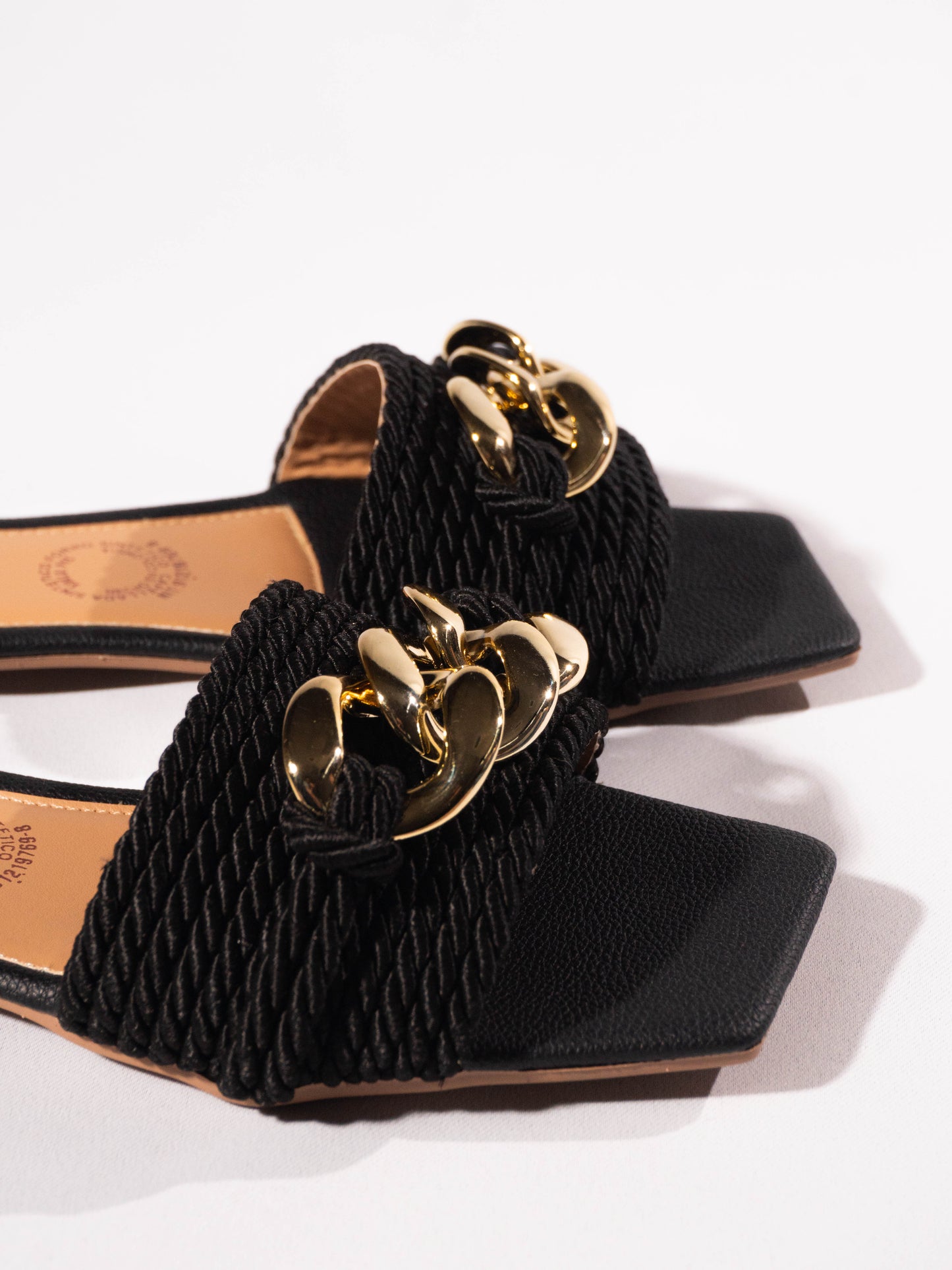 SANDALIAS TRENZ BROCHE